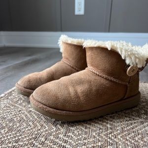 Ugg Mini Bailey Button II Boots, Youth 3